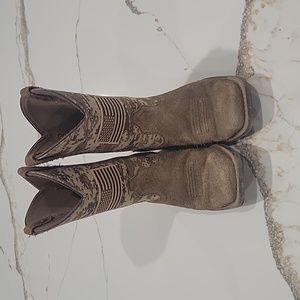 Ariat boys boots size 2